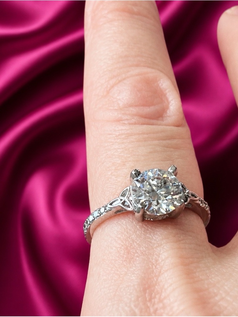 AAA 2ctw Moissanite Solitaire Set in rhodium over 925 Sterling Silver. SIZE 6
